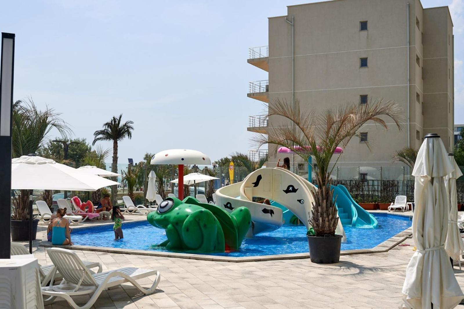 Evelyn'S Apartment Spa&Pool Beach Resort Mamaia Esterno foto